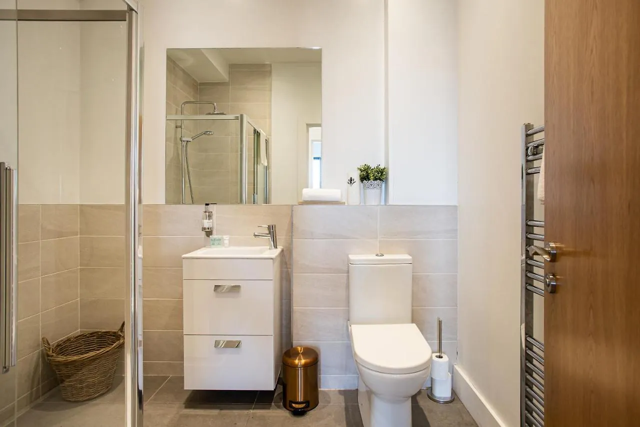 Luxury Fully Equipped Kitchen Ormeau Park Apartment Belfast