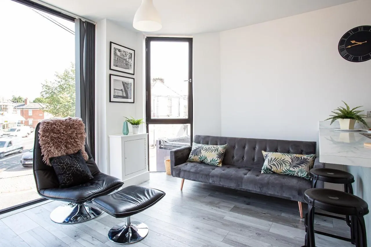Luxury Fully Equipped Kitchen Ormeau Park Apartment Belfast