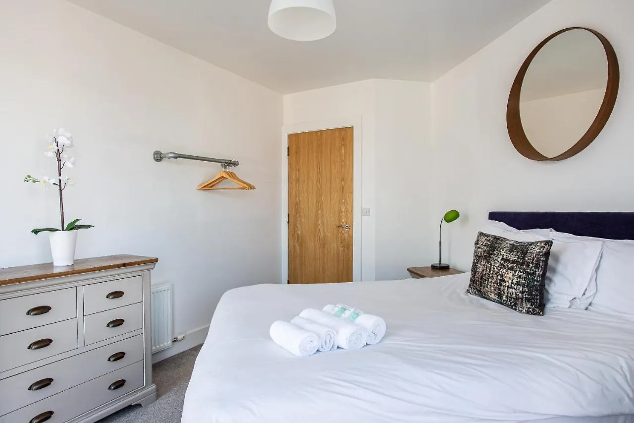 Luxury Fully Equipped Kitchen Ormeau Park Apartment Belfast