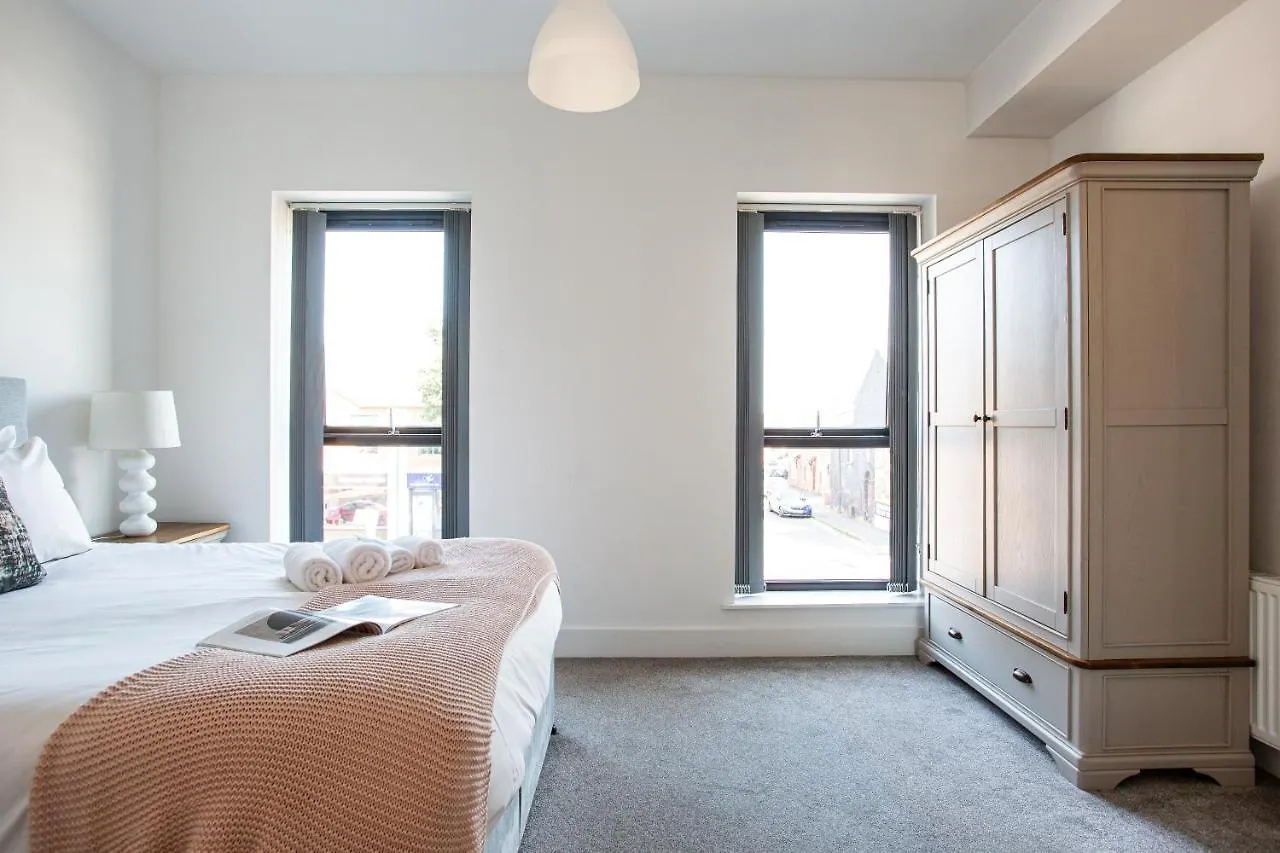 Luxury Fully Equipped Kitchen Ormeau Park Apartment Belfast United Kingdom